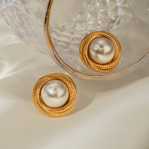 NEW💎18K Gold Plated Pearl Stud Earrings*Vintage Earrings*Old Money Style* - Picture 4 of 4